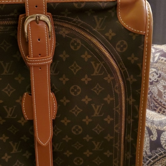 Rare Vintage 1970s 100% Authentic Louis Vuitton Suitcase. - Picture 5 of 15
